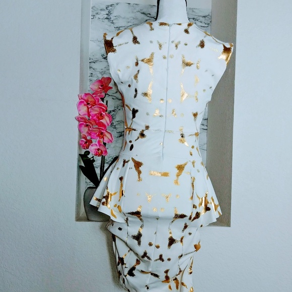 Bebe Ethereal Girl Sleeveless V-neck Peplum Dress - Picture 3 of 8